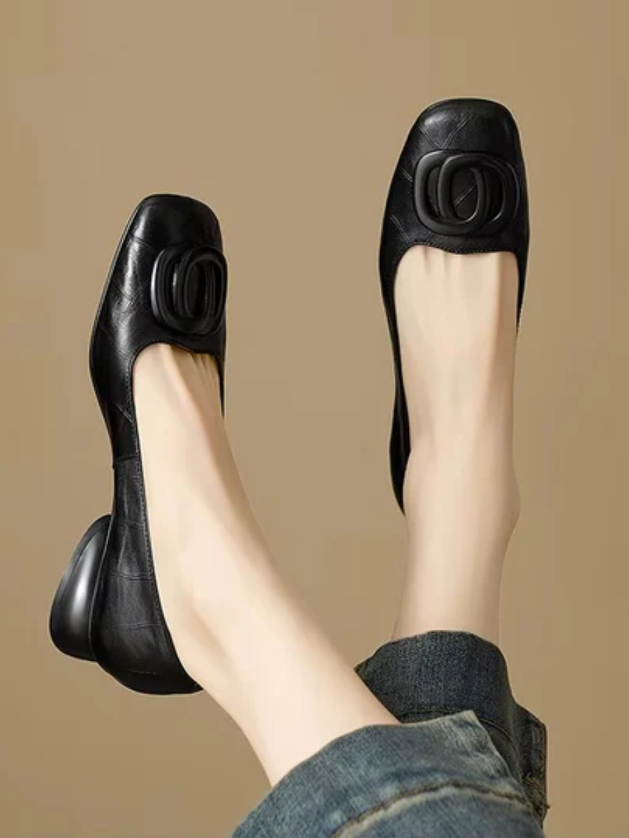 Black / 10