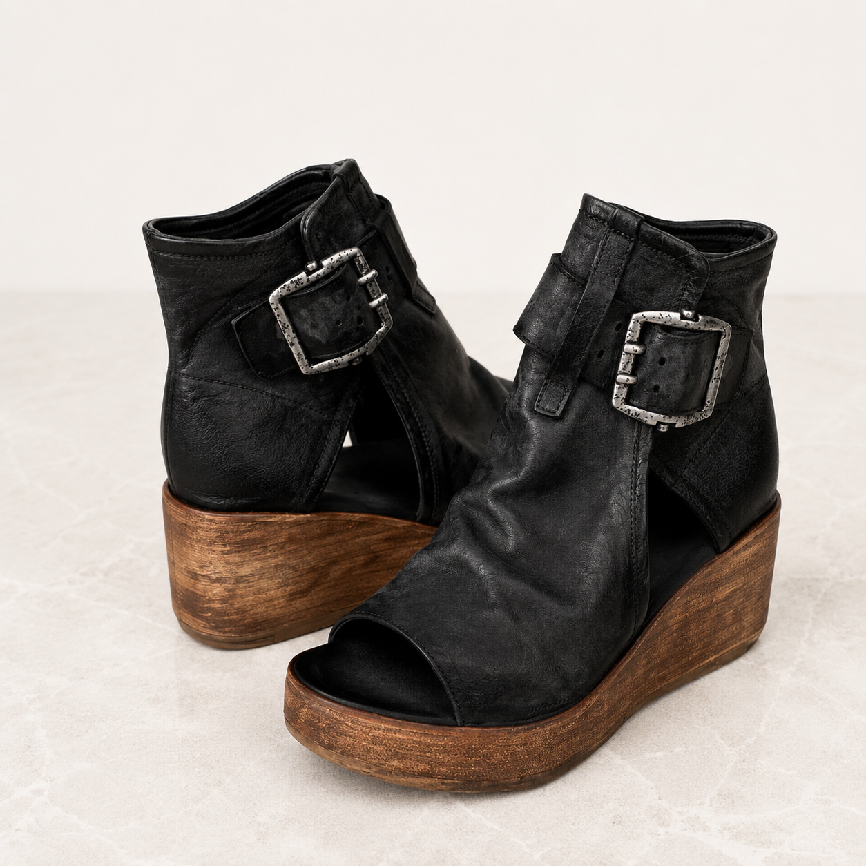 Black / 43